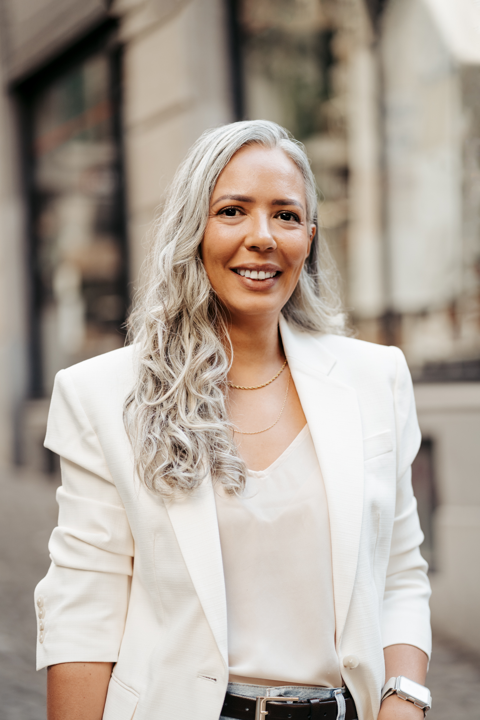 Lausanne-photo-shooting-portrait-professionnel-cv-linkedin-reseaux-studio-entreprise-exterieur