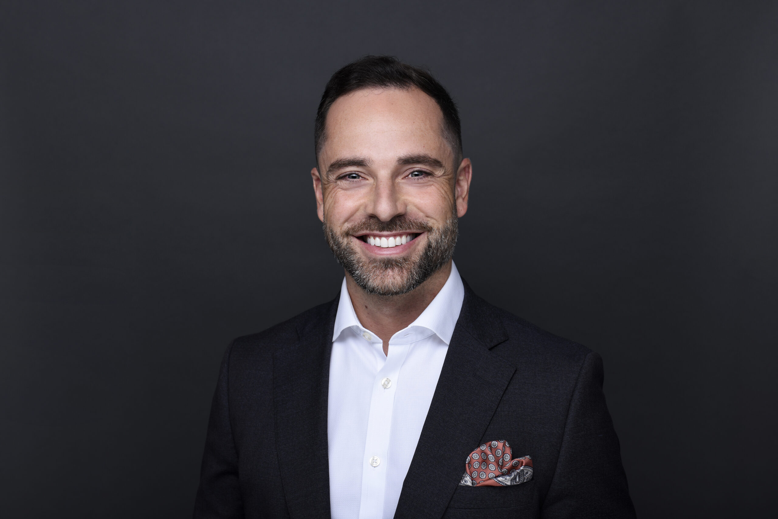 Lausanne-photo-shooting-portrait-professionnel-cv-reseaux-studio-entreprise-exterieur