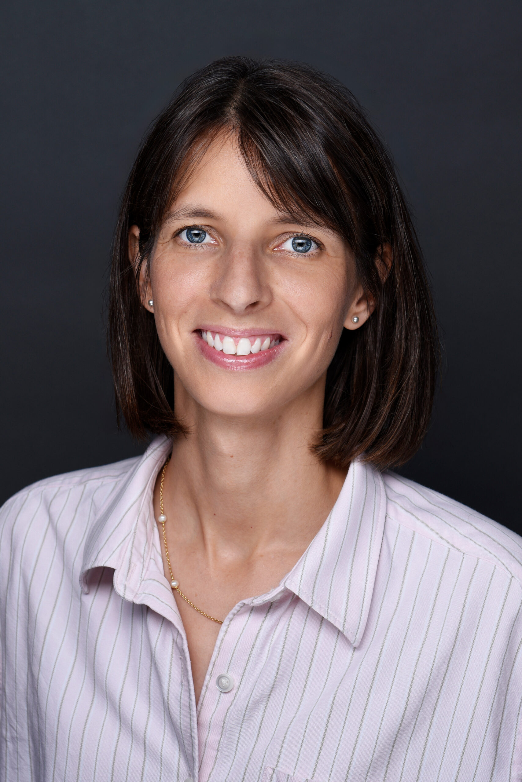 Lausanne-photo-shooting-portrait-professionnel-cv-linkedin-reseaux-studio-entreprise-exterieur